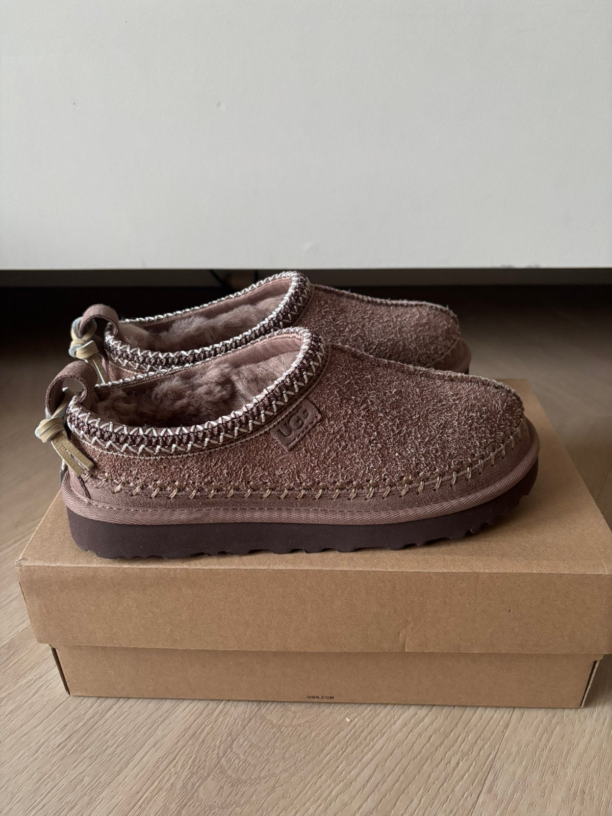 Originele Ugg Tasman Biarritz maat 38 Uggs pantoffels, Verzenden, Nieuw, Bruin, Pantoffels of Sloffen
