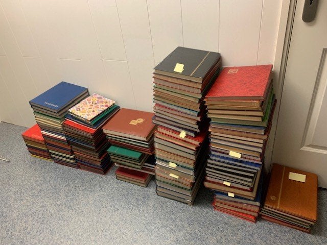144 lege postzegel albums, Ophalen, Verzamelalbum
