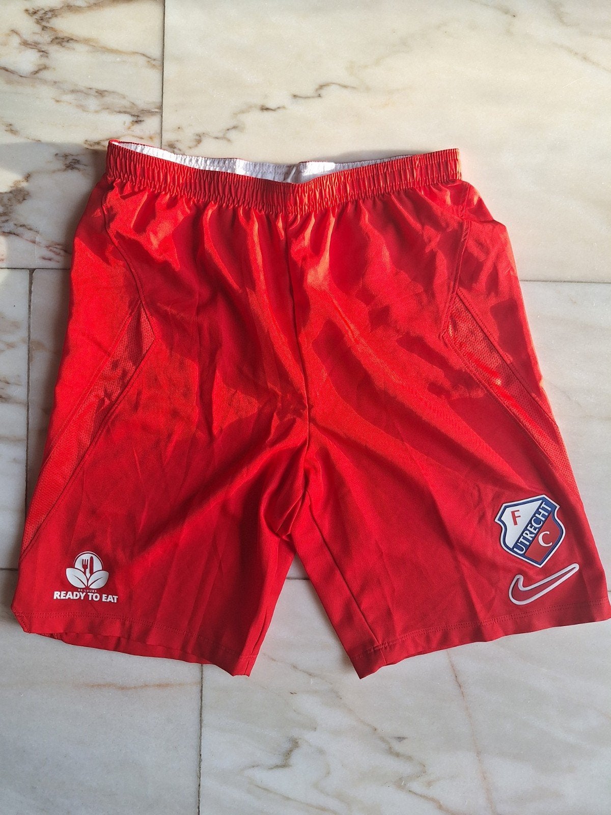 FC Utrecht Nike Dri-Fit Voetbalbroekje Rood Maat XL, Kinderen en Baby's, Kinderkleding | Maat 158, Nieuw, Ophalen of Verzenden