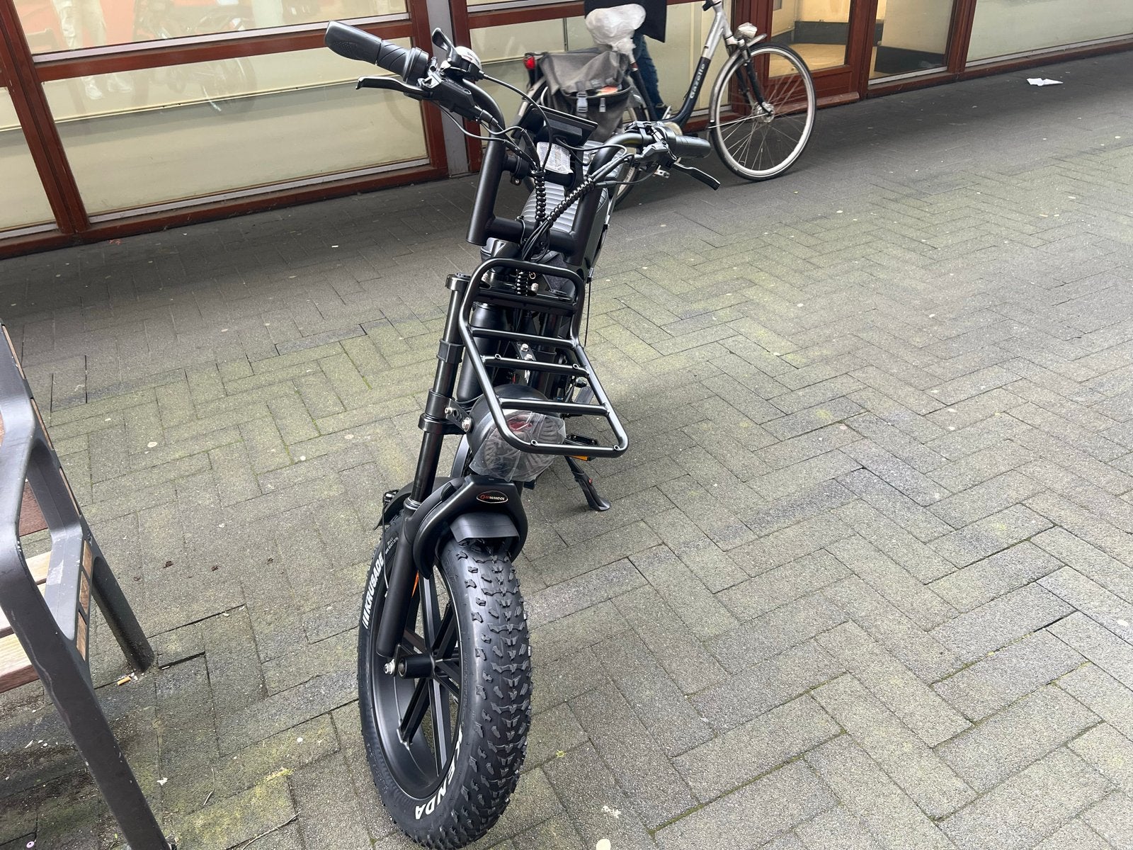 Foto 2 van V20 PRO Fatbike met achter zitje. ZO GOED ALS NIEUW!
