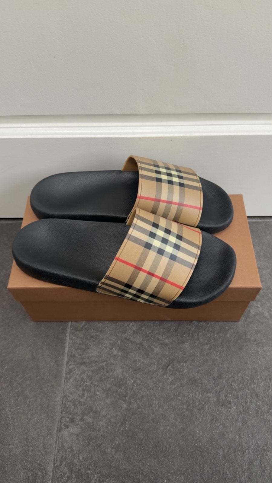 Burberry Slippers, Slippers, Zwart, Nieuw, Ophalen of Verzenden