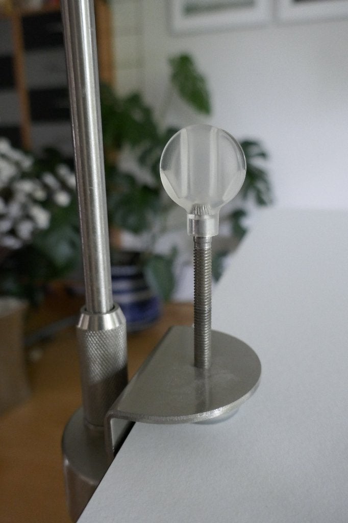 Foto 12 van Zeer flexibele LED tafellamp met tafelblad klem