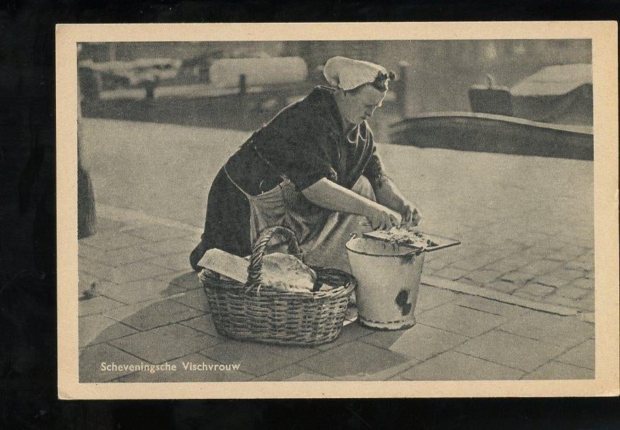 Scheveningen  1930 visvrouw  (ZH-55), Ophalen, 1920 tot 1940, Zuid-Holland