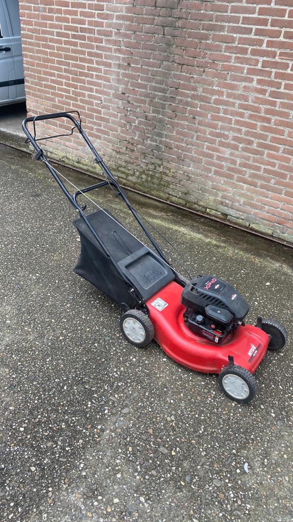 Grasmaaier met aandrijving., Ophalen, Zo goed als nieuw