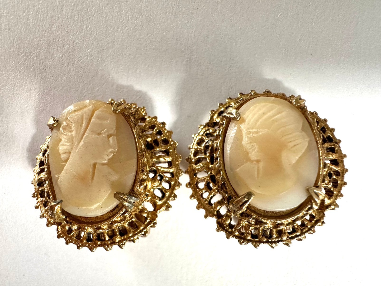Vintage Camee oorclips, Verzenden, Zo goed als nieuw, Overige materialen