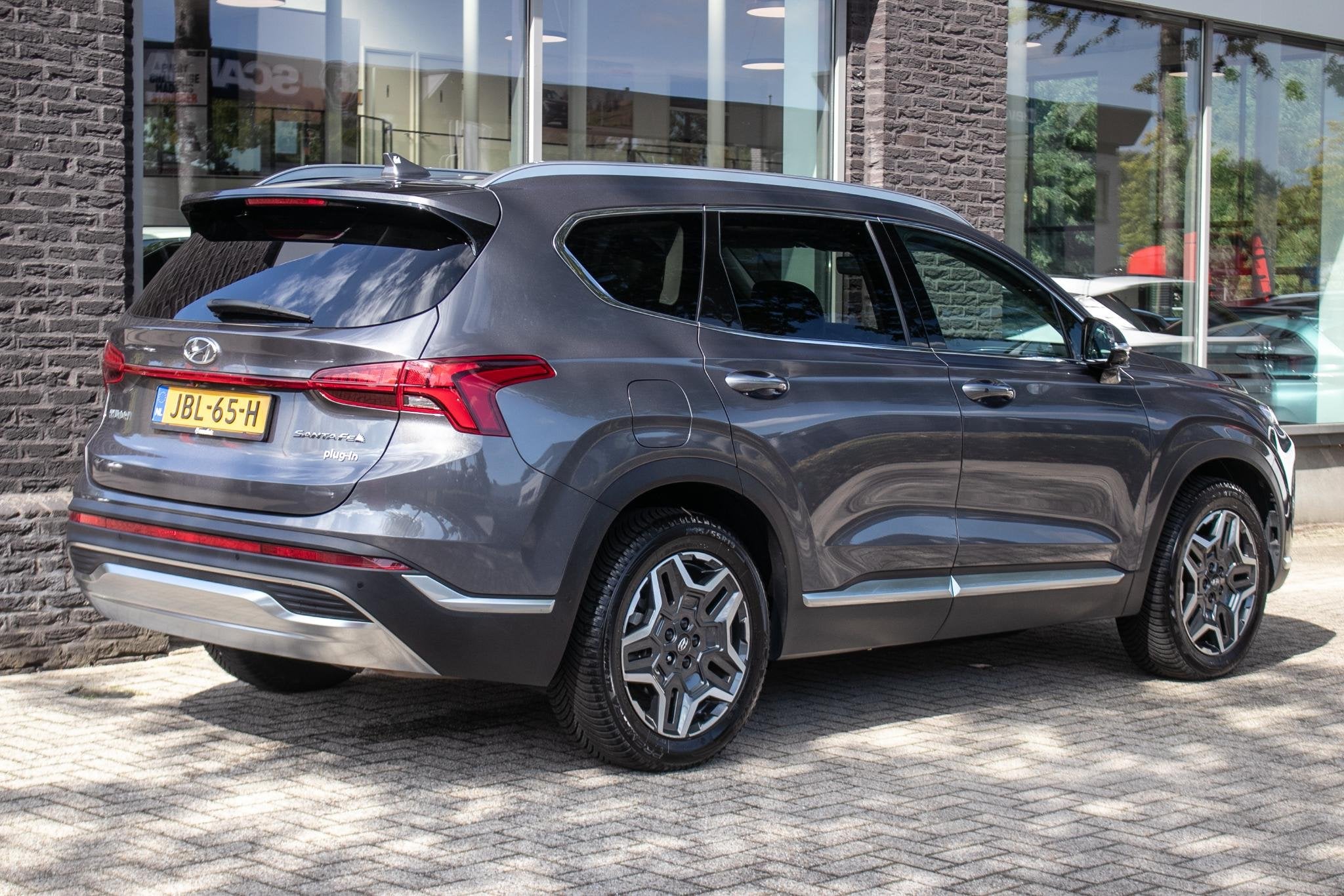 Hyundai Santa Fe 1.6 T-GDI AWD PHEV Premium Sky - SOH 100% |, Auto's, Gebruikt, 4 cilinders, Bedrijf, Vierwielaandrijving