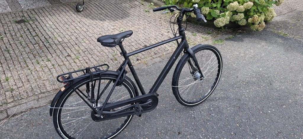 Gebruikte zwarte jongensfiets met versnellingen, Gebruikt, Versnellingen, Batavus, Trommelrem