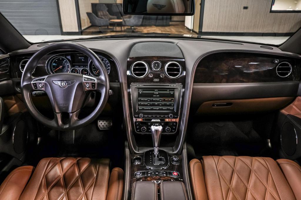 Bentley Flying Spur 4.0 V8|Massage V+A|ACC|Luchtvering, Auto's, Automaat, Gebruikt, Met garantie (alle), Zwart