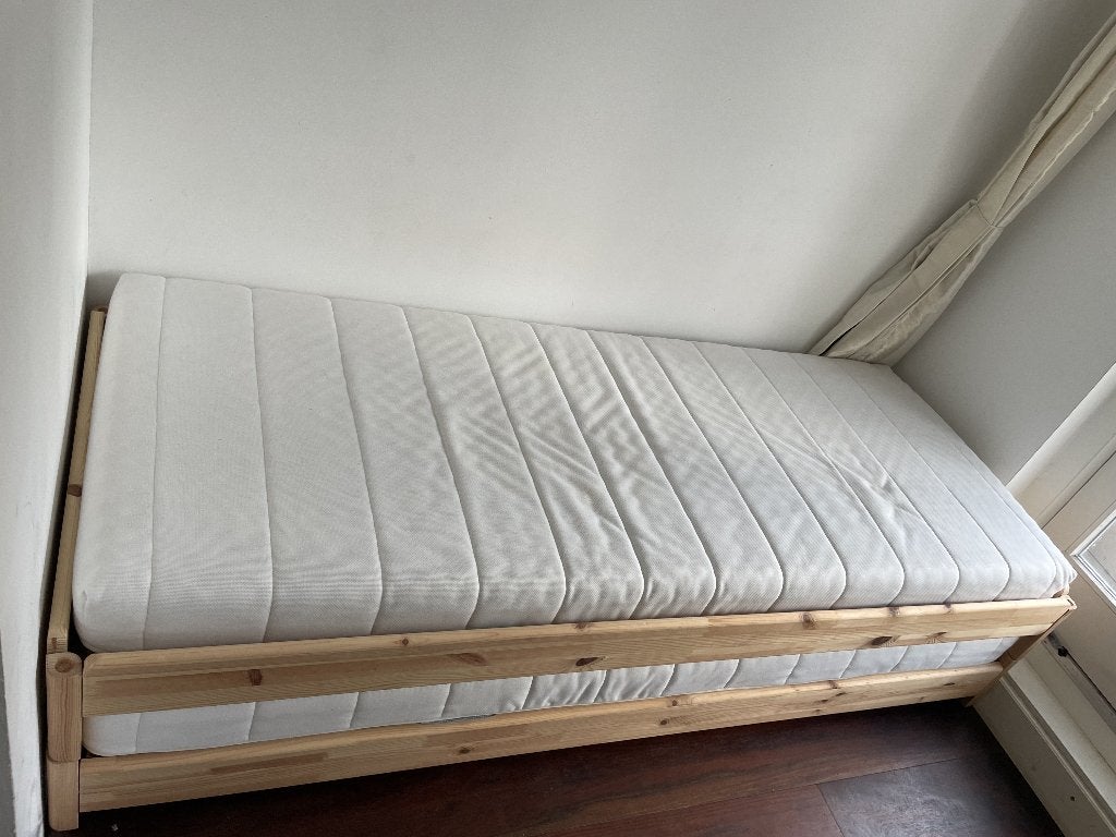 IKEA UTÅKER Stackable Bed with 2 Mattresses – FREE, Ophalen, Gebruikt, Eenpersoons, Bruin