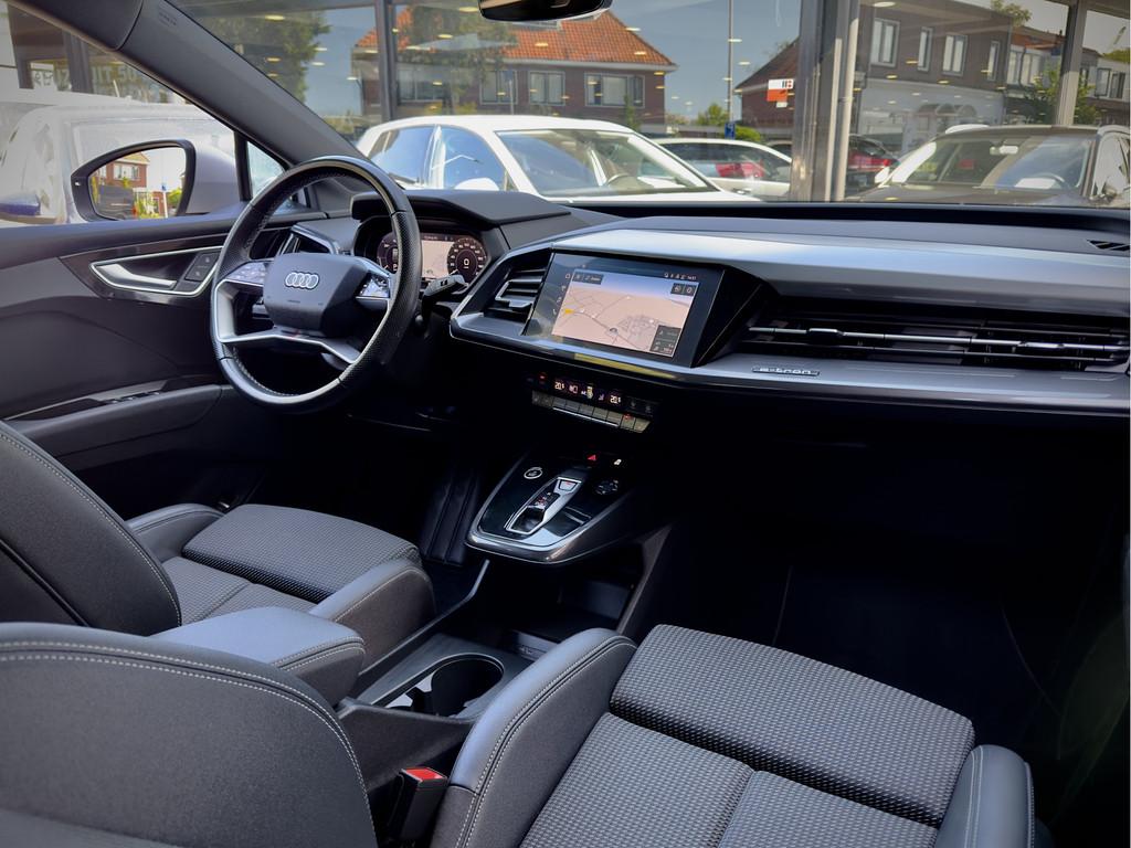Audi Q4 e-tron 40 2X S-LINE 77 kWh LEDER 20 INCHE-LMV CAMERA, Automaat, Achterwielaandrijving, Gebruikt, Leder en Stof