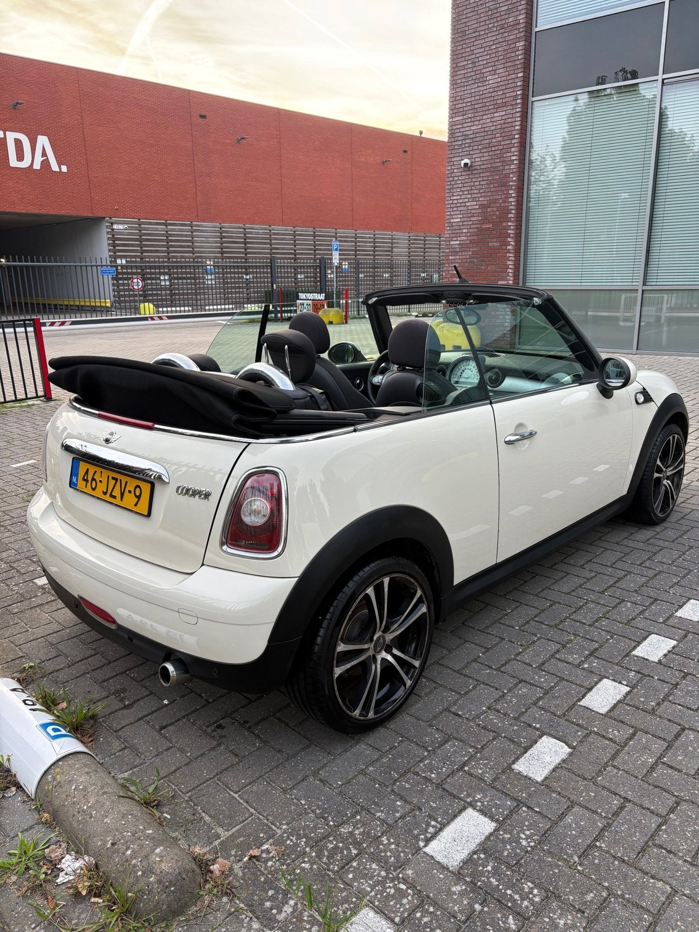 Foto 7 van Mini Cabrio 1.6 Cooper Chili - Cabrio - Cruise - Airco