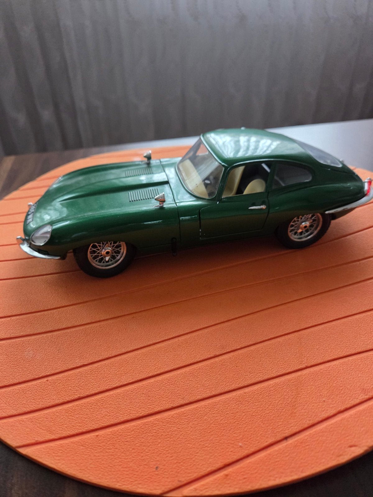 Burago Jaguar E 1961 1/18 - Made in Italië, Ophalen of Verzenden, Gebruikt