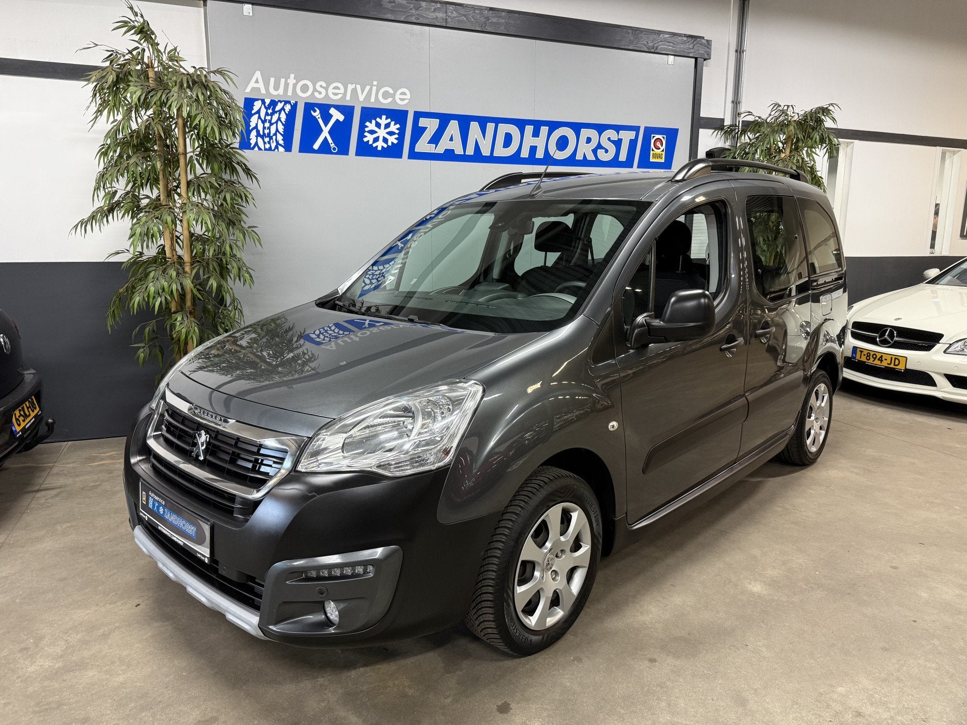 Peugeot Partner Tepee 1.2 PureTech Active // Camera // Cruis, Auto's, Peugeot, Voorwielaandrijving, Electronic Stability Program (ESP)