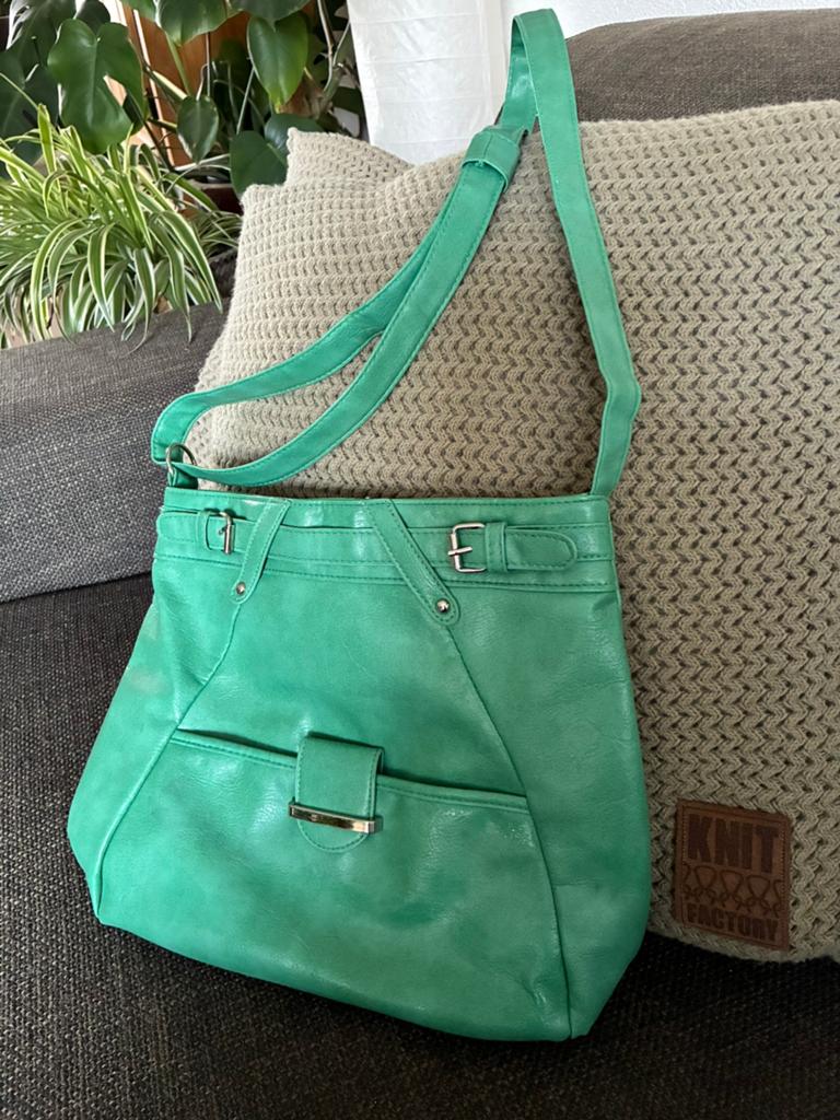 Herwalt Bibiche groene schoudertas cross body handmade, Ophalen of Verzenden, Zo goed als nieuw, Groen