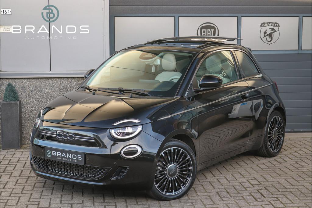 Fiat 500E La Prima 42 kWh 1e eig Full option Schuifdak Garan, Auto's, Gebruikt, Met garantie (alle), 4 stoelen, Zwart