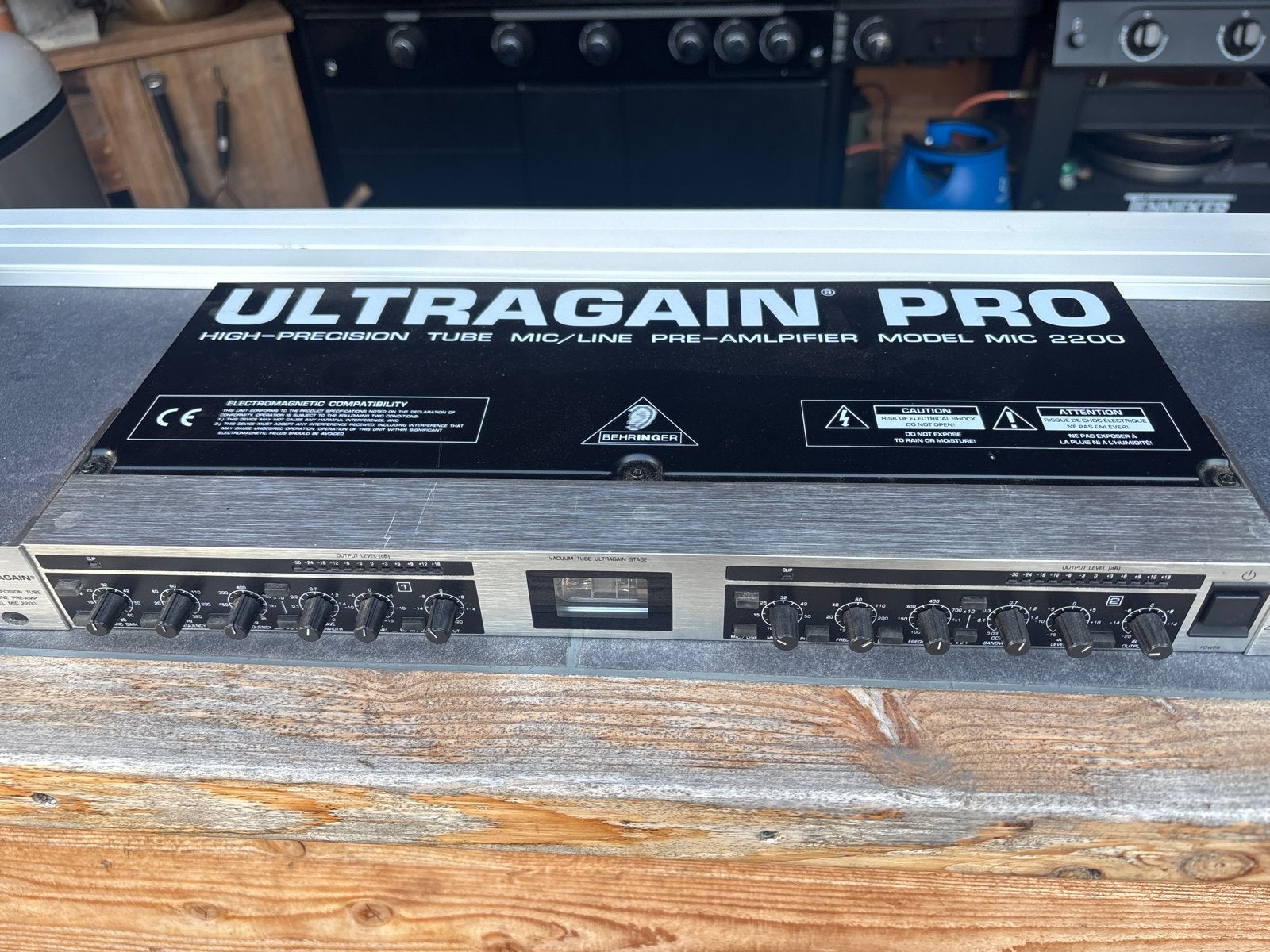 Behringer Ultragain Pro MIC2200 Voorversterker, Ophalen of Verzenden, Gebruikt, Minder dan 5 kanalen, Microfooningang