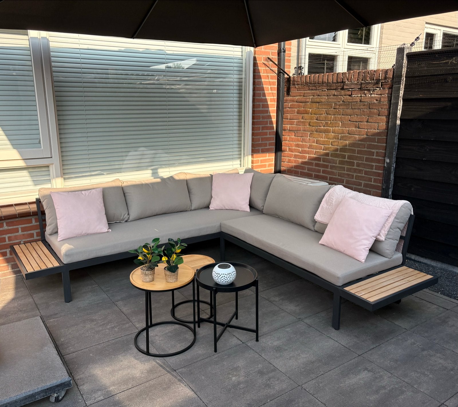 Moderne loungeset met aluminium frame en houten details, Ophalen, 5 zitplaatsen, Aluminium, Zo goed als nieuw