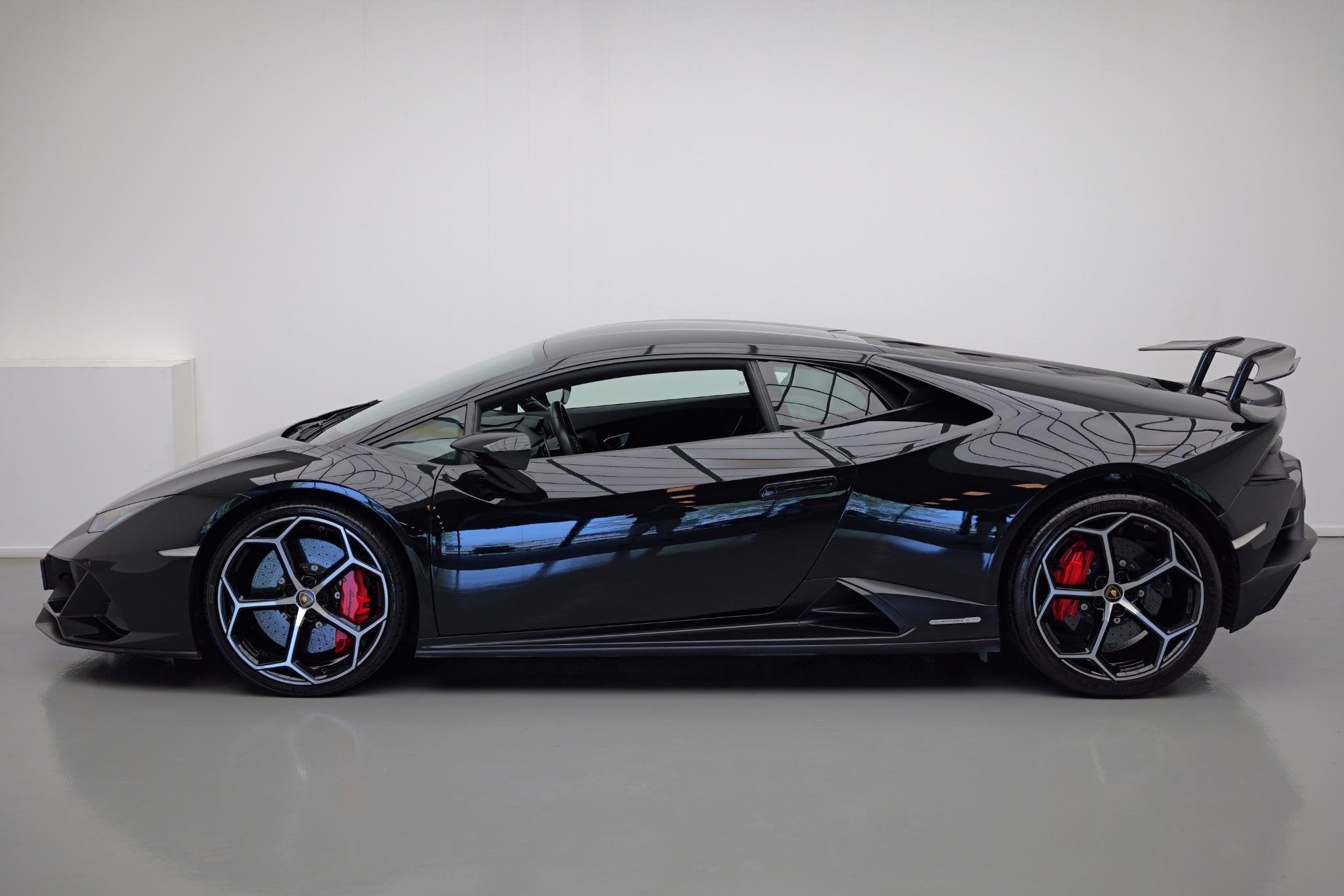 Lamborghini Huracán 5.2 V10 EVO |Lift|Carbon.Spoiler|Cruise, Auto's, Lamborghini, Automaat, Gebruikt, 5204 cc, Zwart