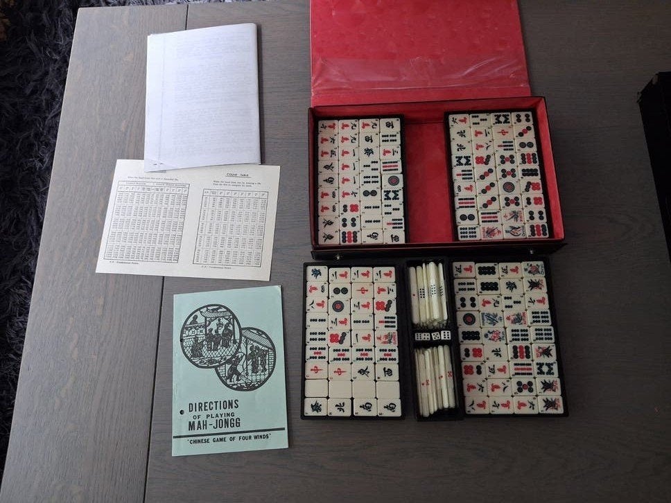 Mahjong spel koffer bamboe mahjongg mah jong vintage, Onbekend, Ophalen of Verzenden, Zo goed als nieuw, Drie of vier spelers