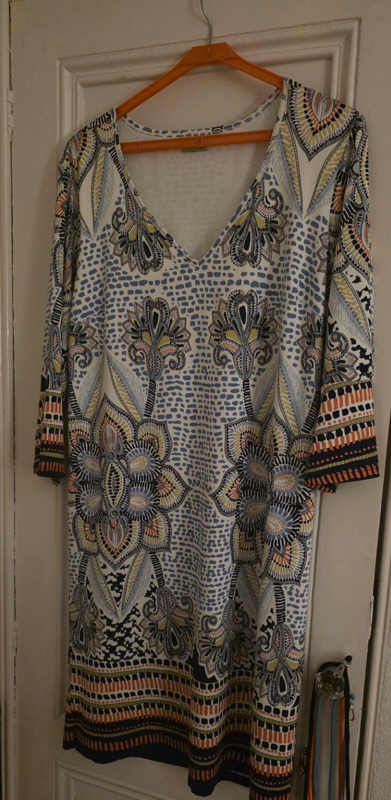 k design jurk, Ophalen of Verzenden, Zo goed als nieuw, Maat 42/44 (L), Onder de knie