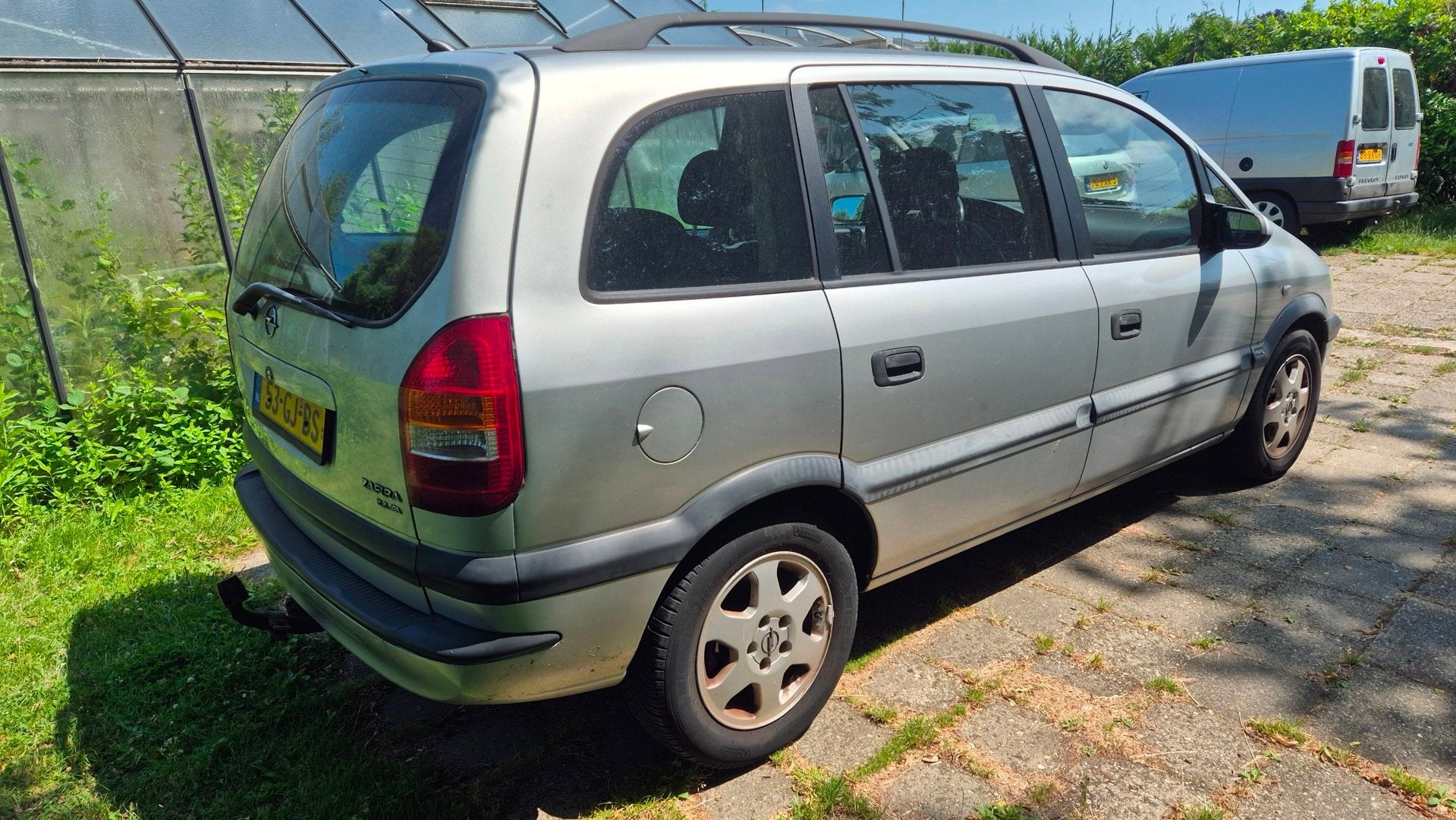 Opel Zafira 2.2-16V Elegance NIEUWE APK 7 PERSOONS, Voorwielaandrijving, Gebruikt, 4 cilinders, 7 stoelen