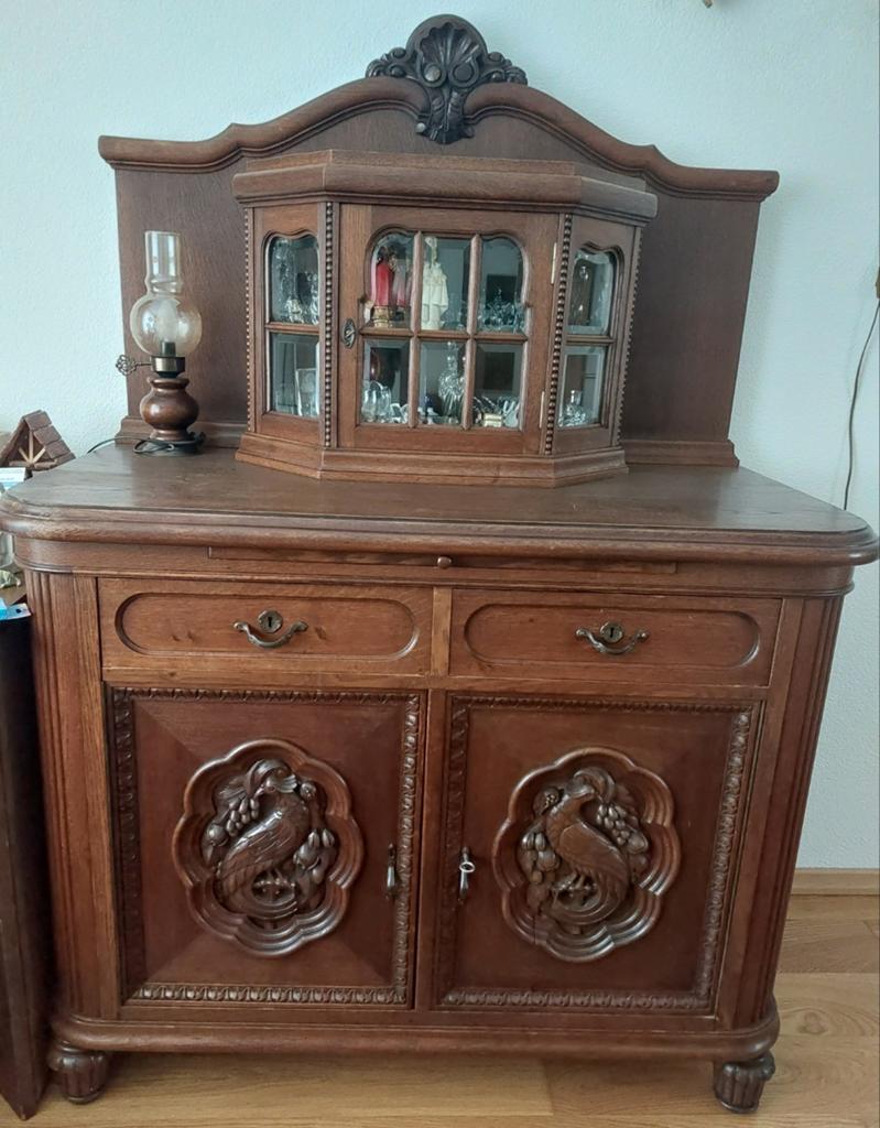 Antiek eiken dressoir met vitrinekast en houtsnijwerk, Ophalen of Verzenden