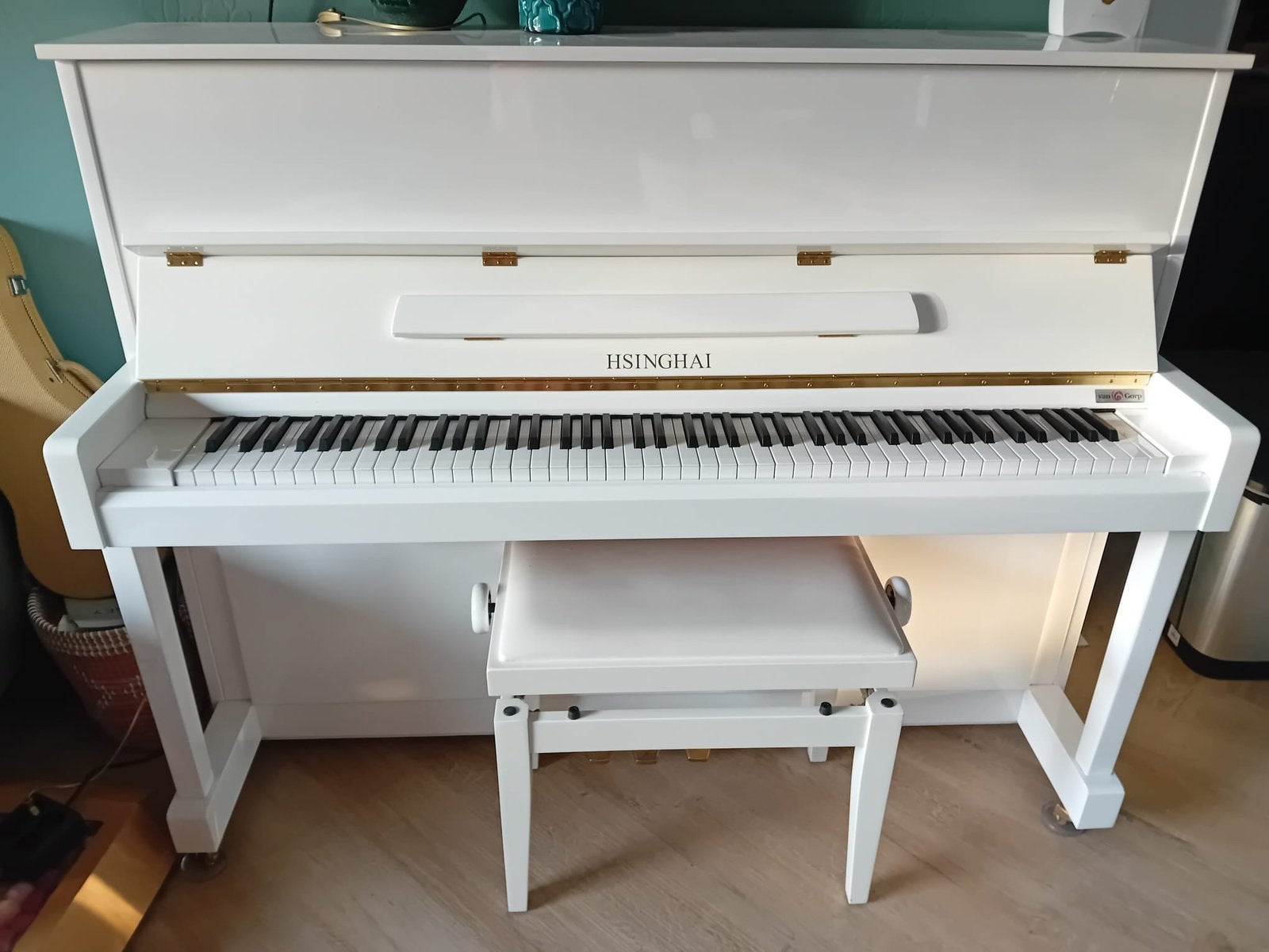 HSINGHAI piano, zeer mooi, met kruk, Ophalen, Contact@vintageaudiobreda.nl, Wit, HSINGHAI