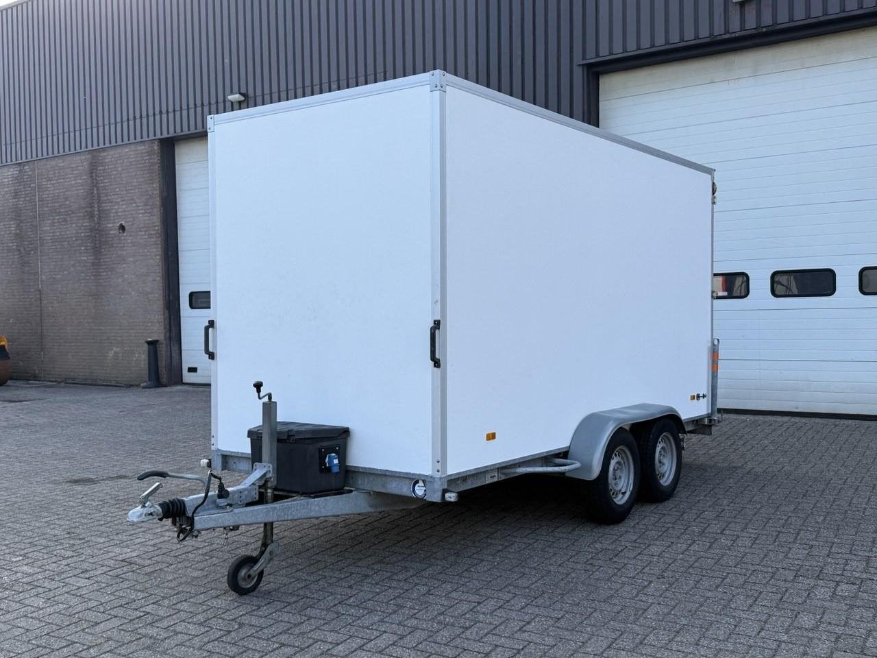 Hapert K.... Gesloten / 400 x 180 x 210 cm / Mover Rangeersy, Zo goed als nieuw