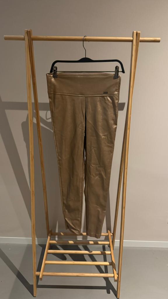 Amika Gouden metallic broek - Maat S, Kleding | Dames, Broeken en Pantalons, Overige kleuren, Ophalen of Verzenden, Zo goed als nieuw
