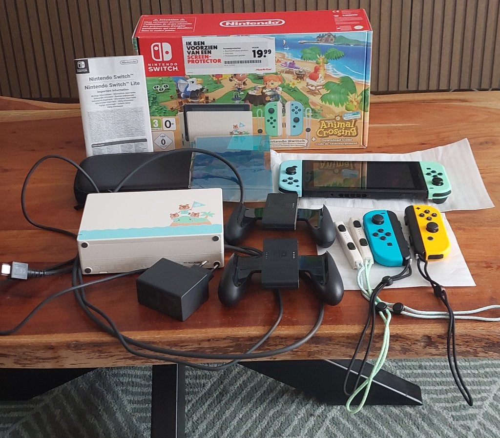 Nintendo Switch Animal Crossing Special Edition, Spelcomputers en Games, Spelcomputers | Nintendo Switch, Zo goed als nieuw, Switch Original