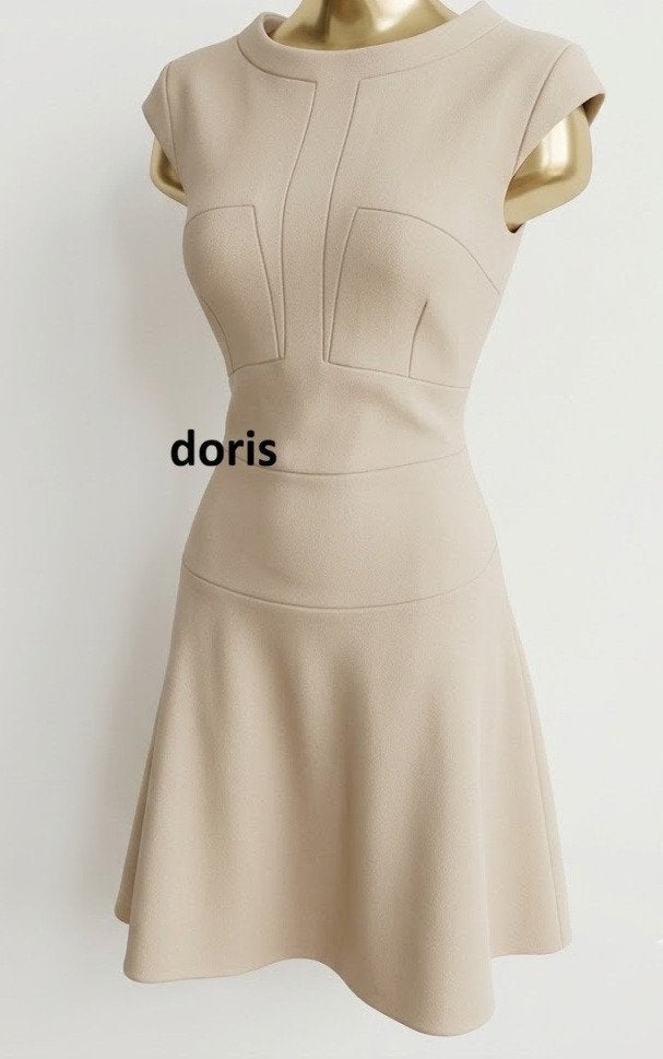 jurk Karen Millen maat 14/42 oksel tot oksel 47 cm, Kleding | Dames, Jurken, Karen Millen, Beige, Maat 42/44 (L), Ophalen of Verzenden