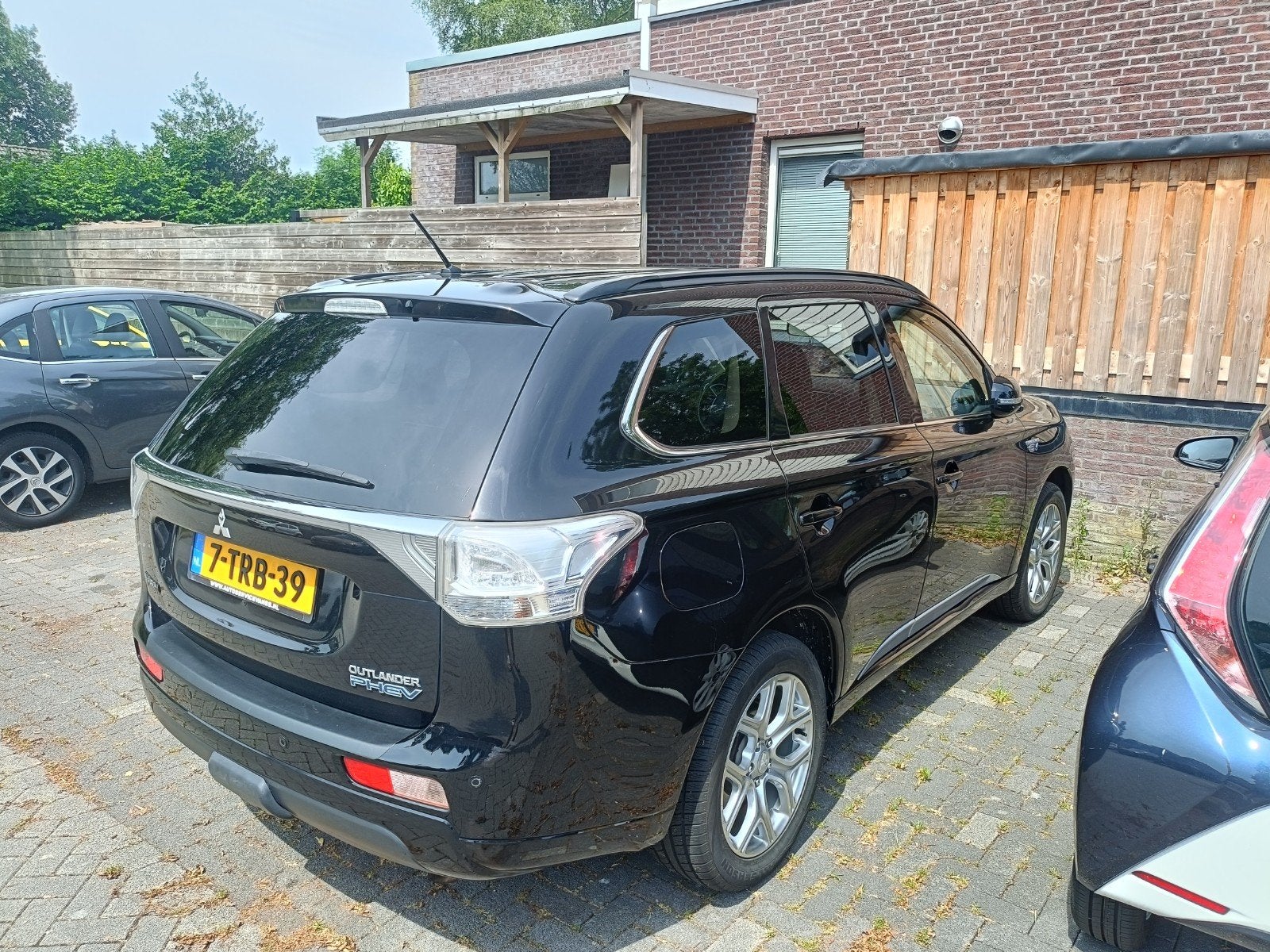 Mitsubishi Outlander 2.0 Dohc Mivec Phev 203pk 4WD CVT 5P, 1998 cc, Outlander, 4 cilinders, Zwart