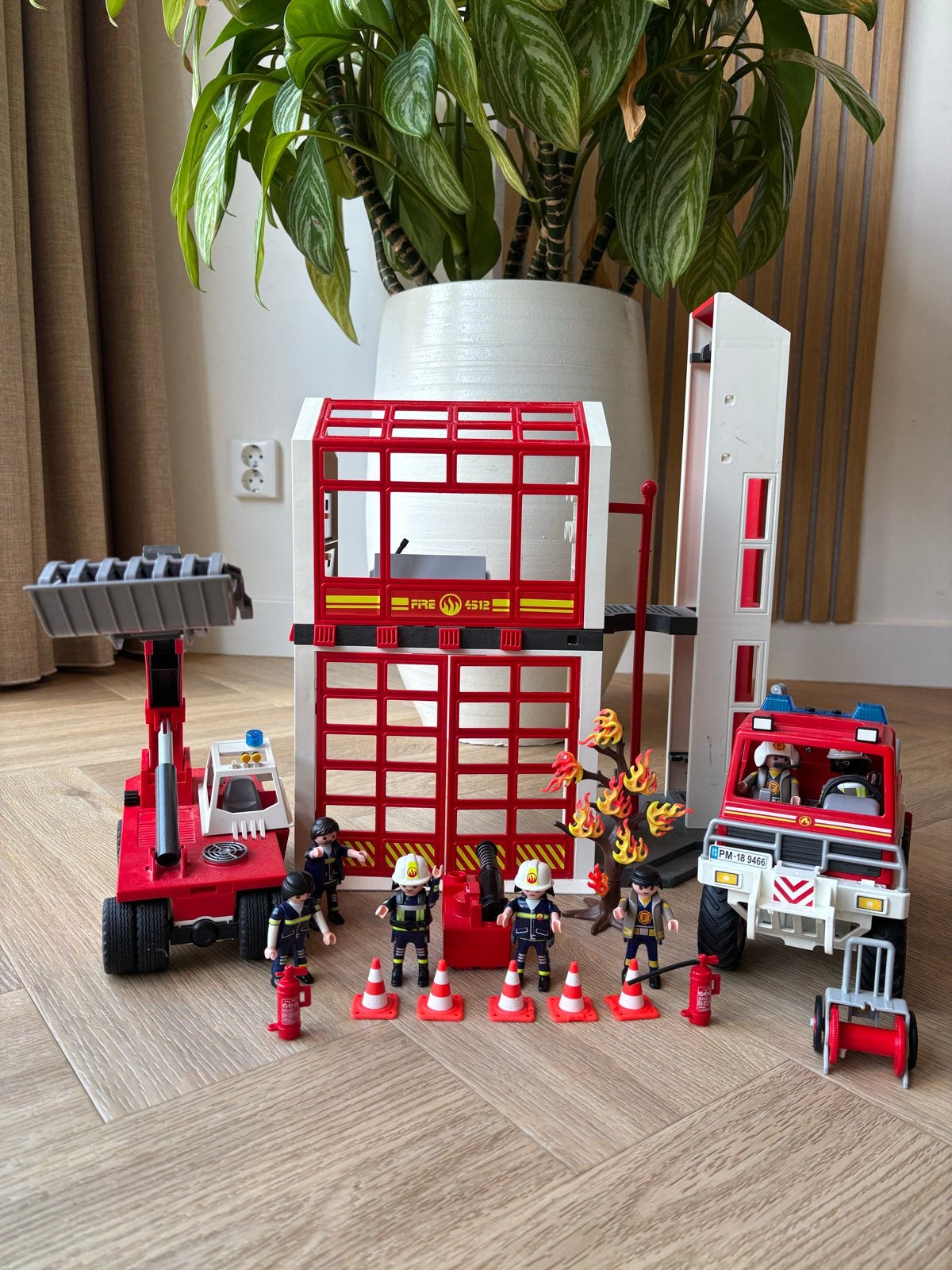 Playmobil Brandweerkazerne met voertuigen en figuren, Gebruikt, Gebouw, Complete set, Ophalen of Verzenden