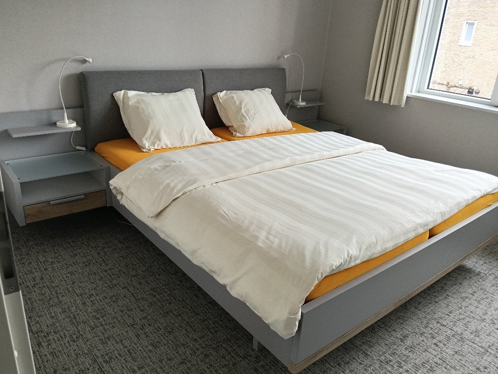 Bed - matras maat 1.80x2.00 m, Ophalen, Tweepersoons, Zo goed als nieuw, 180 cm