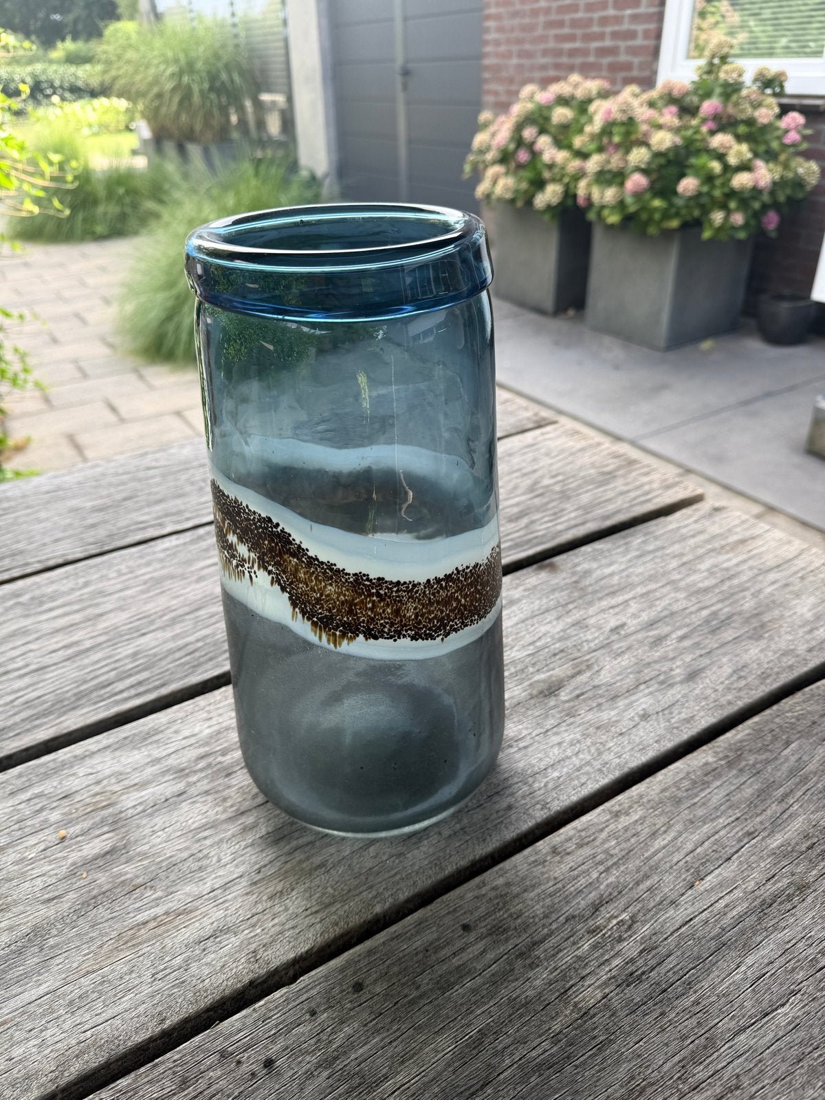 Unieke glazen vaas met decoratieve band, Huis en Inrichting, Ophalen