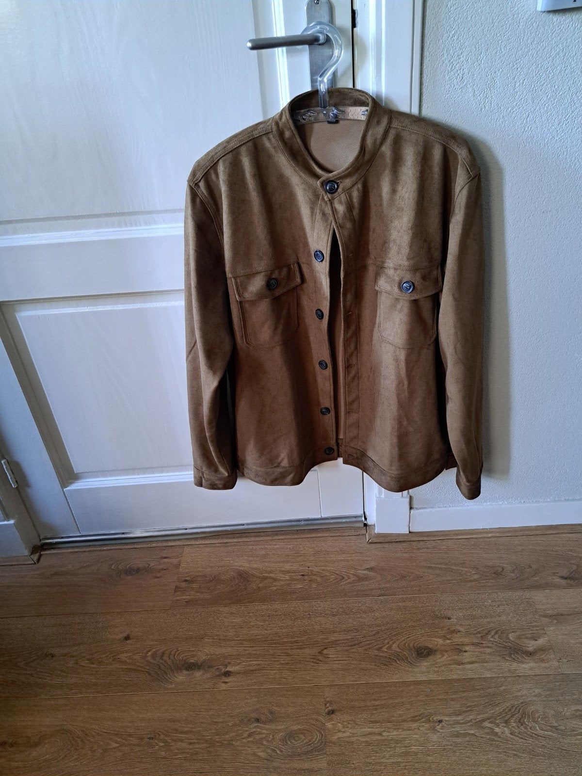Bruine suède-look jas met knopen, Ophalen of Verzenden, Onbekend, Bruin, Maat 56/58 (XL)