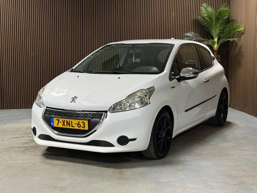 Peugeot 208 1.0 VTi LIKE (bj 2014), Auto's, Euro 5, 450 kg, Gebruikt, 31 €/maand