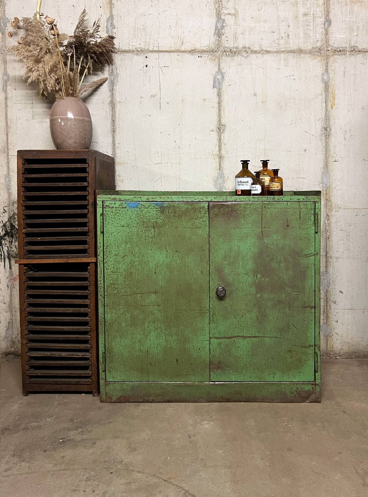 Vintage werkplaats kast tv meubel dressoir koffiebar, Ophalen, Gebruikt