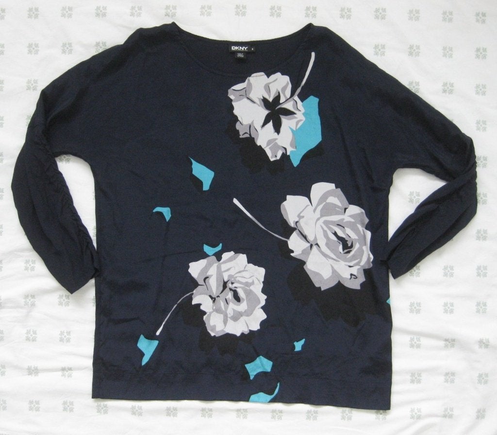 DKNY blauwe blouse met lichte rozen, zijde, maat M, Kleding | Dames, Maat 38/40 (M), Blauw, DKNY, Ophalen of Verzenden
