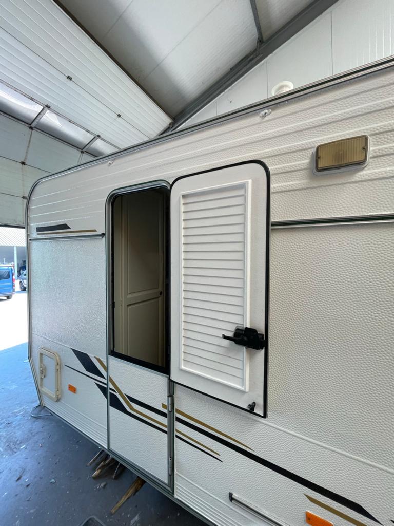 Sfeervolle Chateau | gerenoveerd | klaar voor vakantie, Caravans en Kamperen, Caravans, Chateau, Rondzit, 750 - 1000 kg, Particulier