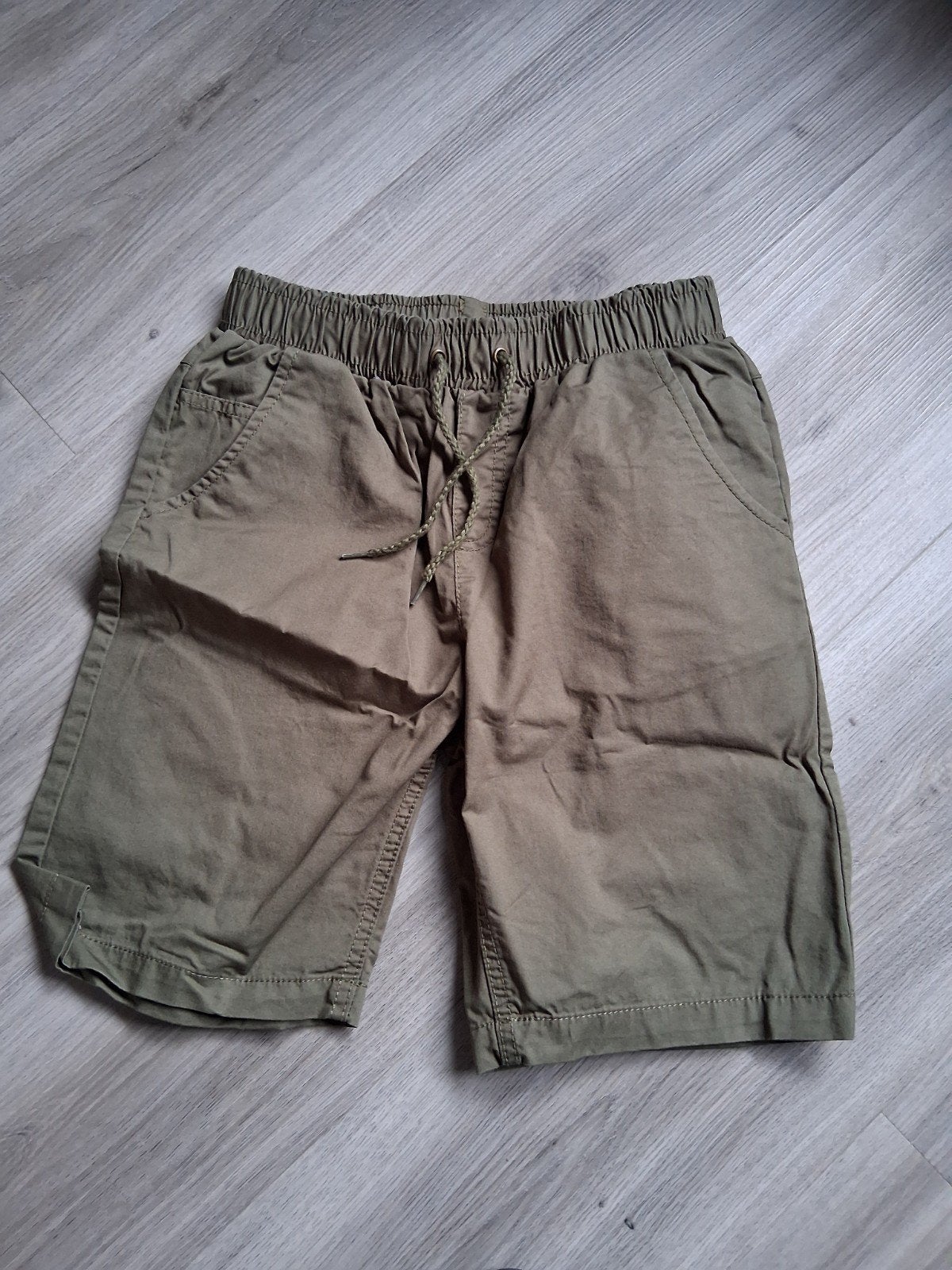 Groene korte broek maat 146/152 - ZGAN, Ophalen of Verzenden, Zo goed als nieuw, Jongen of Meisje, Broek