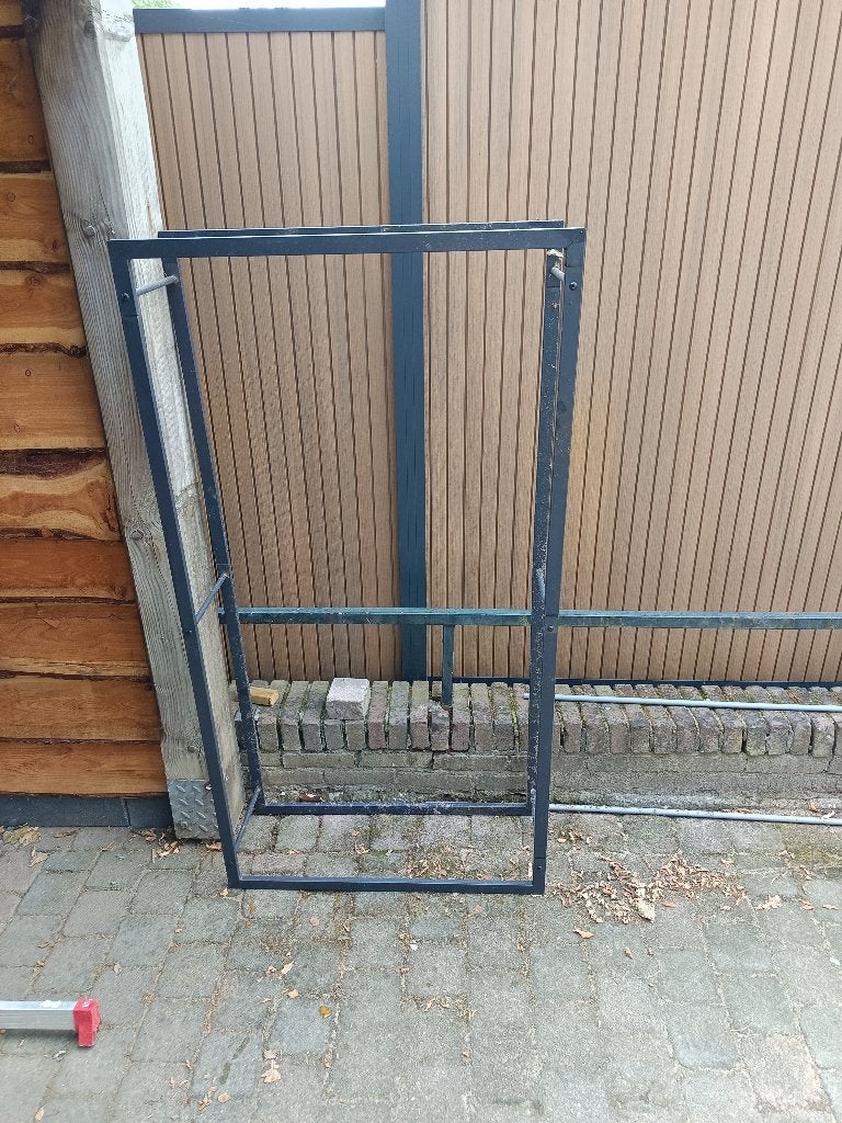 4 ijzeren houtopslag rekken, Ophalen, Gebruikt