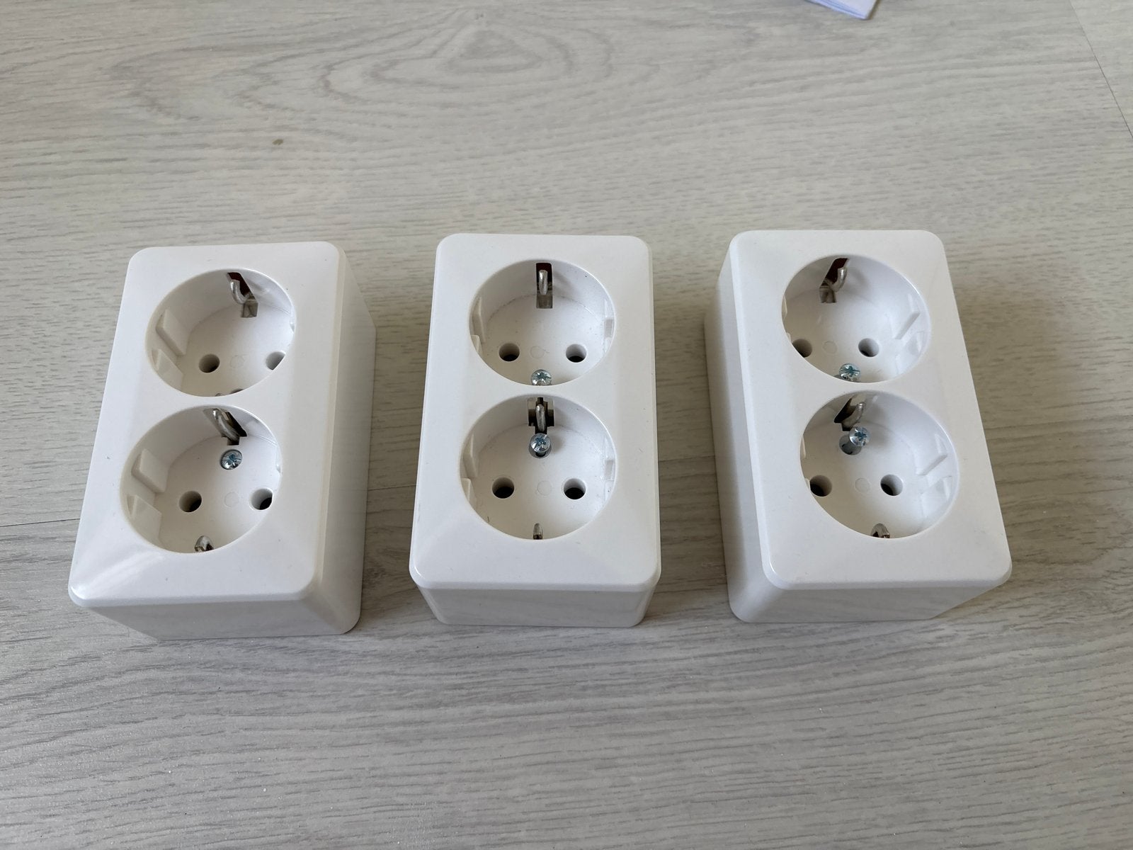 3x Jung AP600 Opbouw Wandcontactdoos 2-voudig met randaarde, Doe-het-zelf en Verbouw, Ophalen of Verzenden, Zo goed als nieuw