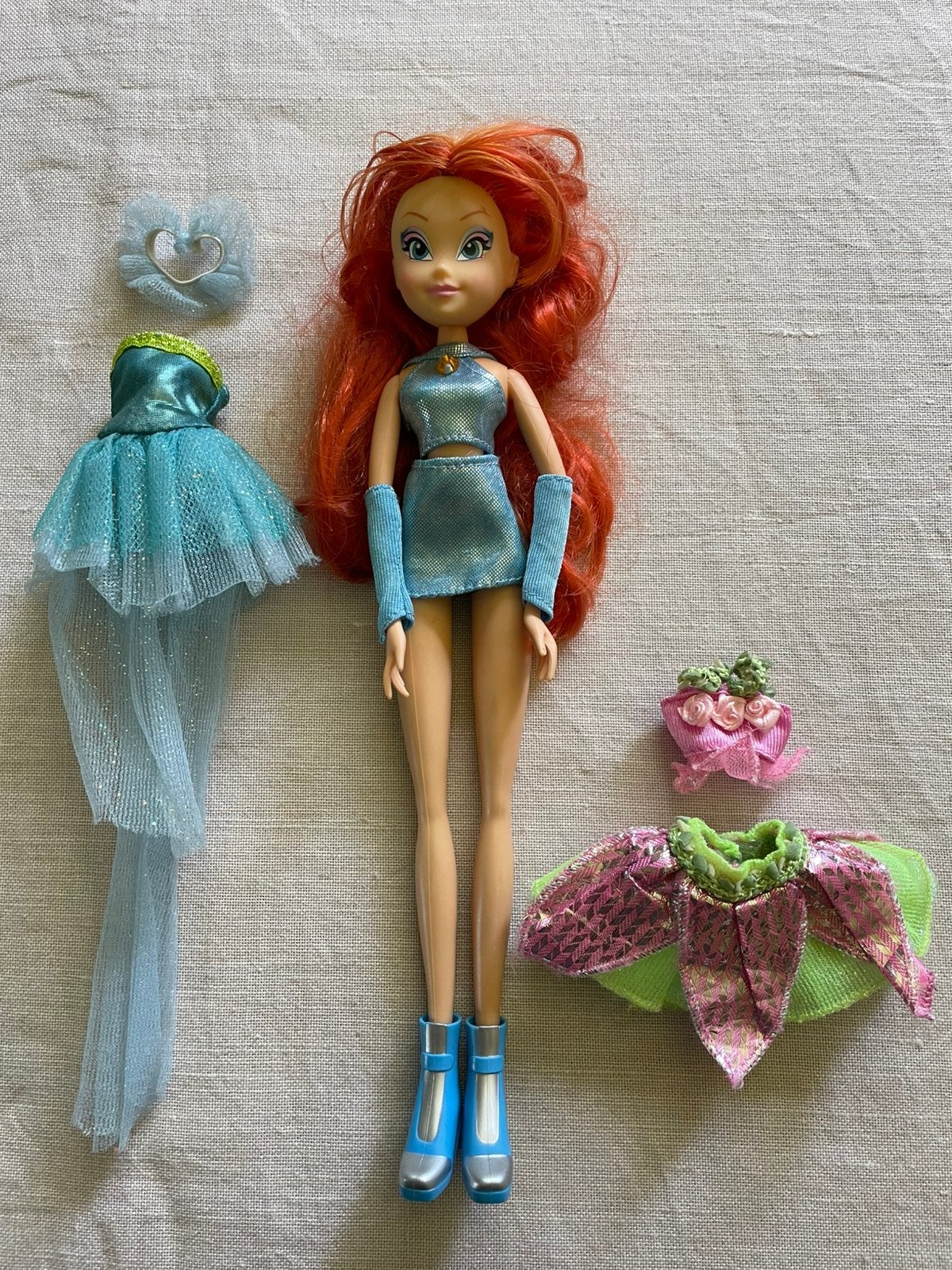Winx Club Charmix Fairy Bloom Witty Toys 3 x kleding Barbie, Ophalen of Verzenden, Gebruikt, Pop