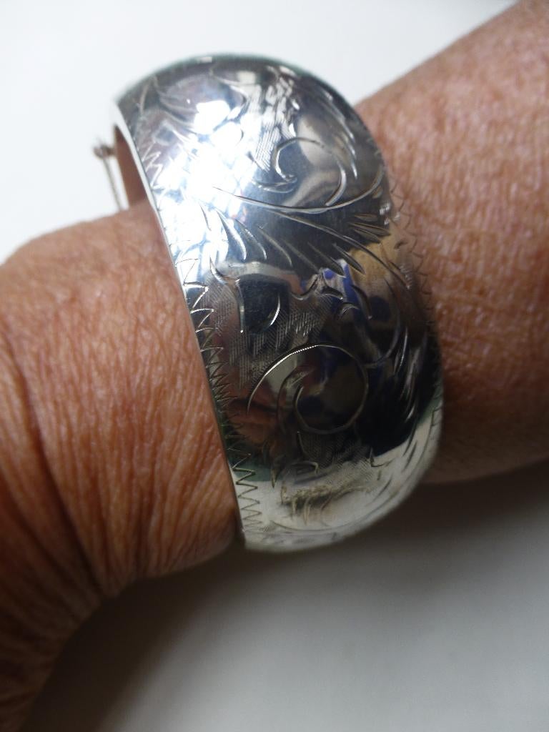 Antieke 50 gr Zilveren Armband gegraveerd Scroll-work gesign, Verzenden, Zilver, Armband