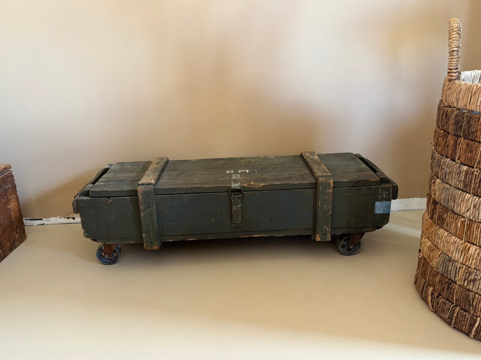 Oude militaire kist op wielen, Ophalen, Minder dan 50 cm, Gebruikt, 100 tot 150 cm