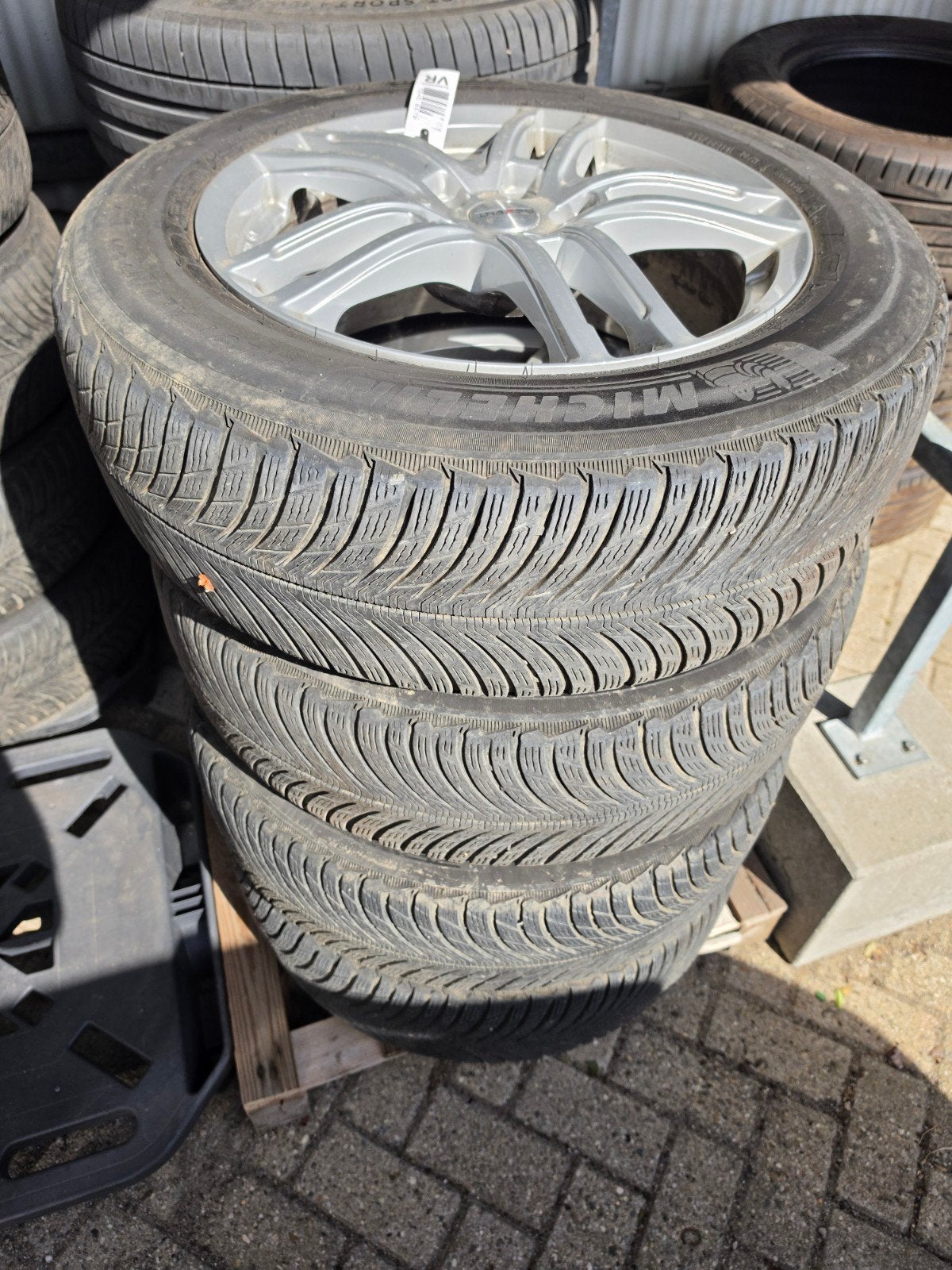 Volvo XC40 winterwielen 235/60R18, Ophalen, 18 inch, Gebruikt, Banden en Velgen