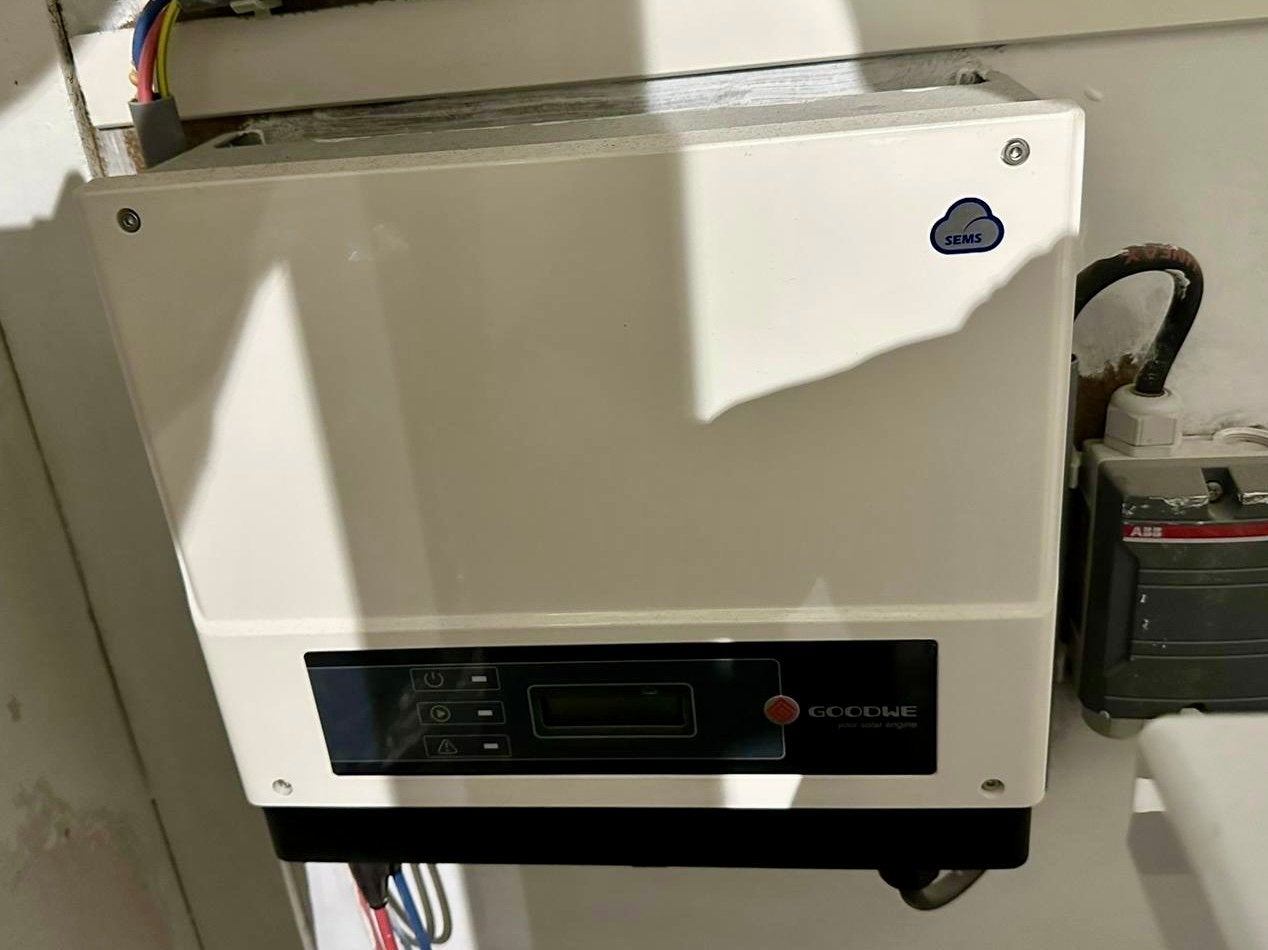 GoodWe GW1000-NS omvormer voor zonnepanelen - 1 kW, Ophalen of Verzenden, Gebruikt, Overige typen