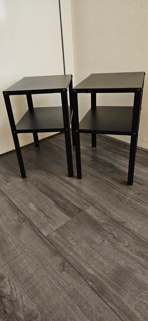Twee zwarte bijzettafels of nachtkastjes Knarrevik, Huis en Inrichting, Minder dan 55 cm, Metaal of Aluminium, Zo goed als nieuw