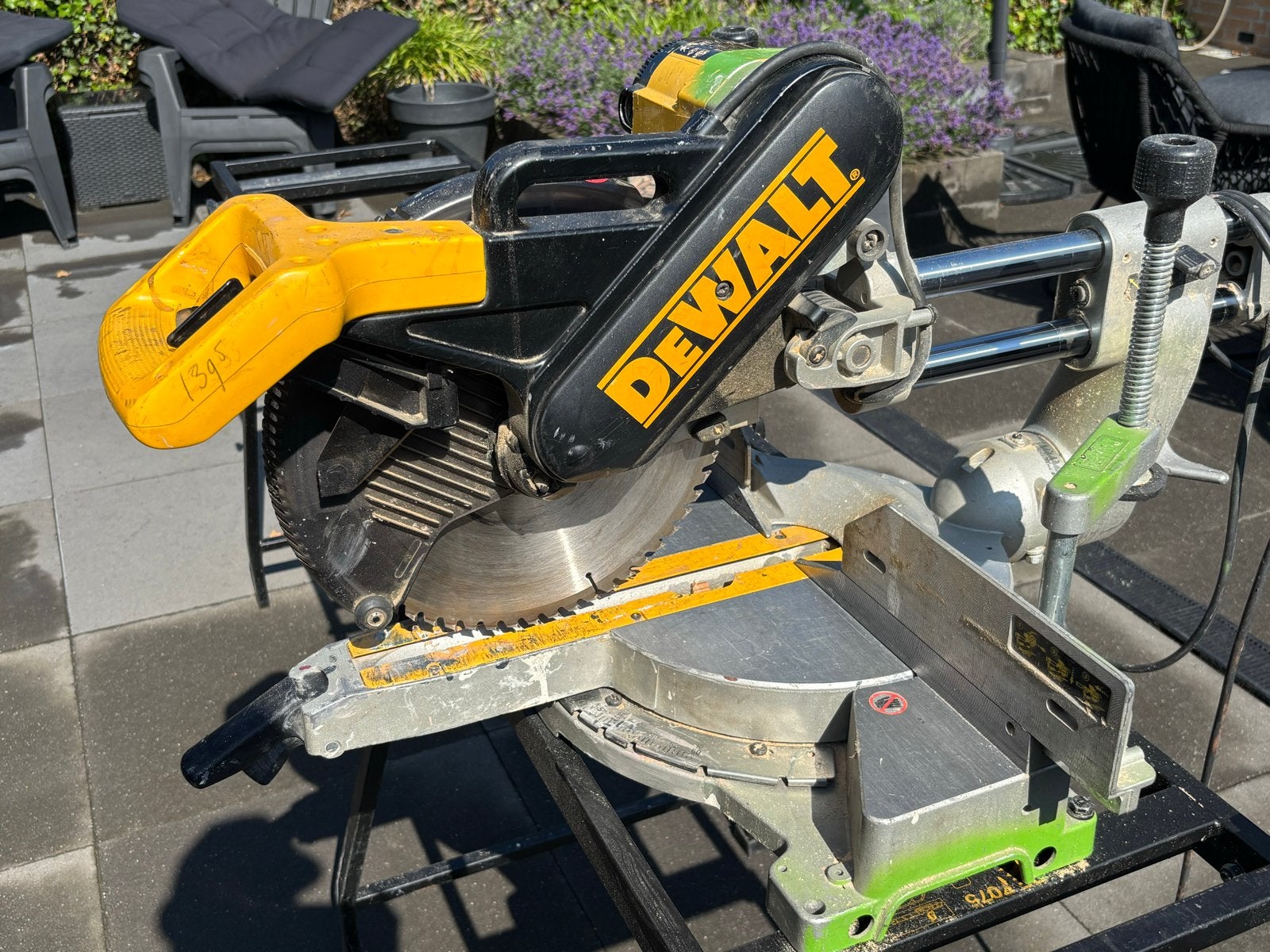 DeWalt Afkortzaag DW708-QS 1500W met onderstel, Ophalen, Gebruikt, 70 mm of meer, Afkortzaag